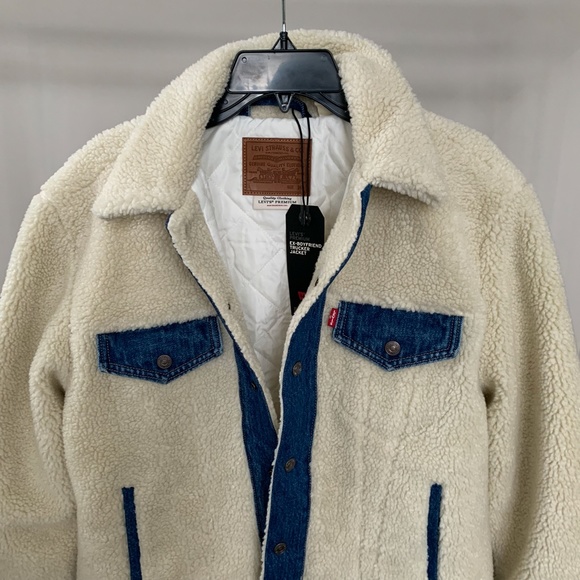 LEVI'S Sherpa Trucker Jacket - Picture 3 of 5